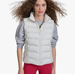 NWT Champion puffer vest packable. Marshmallow/off white 😀